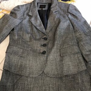 Gray Blazer and skirt Suit like New !! Business